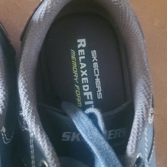 Boy's sketchers size 4.5 - Picture 4 of 4